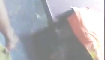 A quero ver vídeo pornô de mulher transando gatinha negra Momoko leva uma buceta martelada