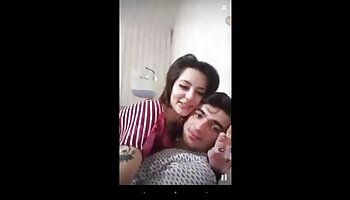 Sessão de sexo a três amador com o jovem Ryo vídeo pornô mulher transando com mulher Asaka