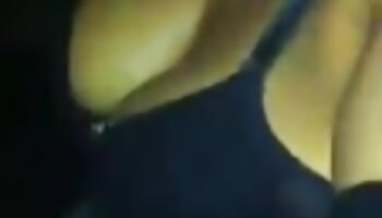 Loira em video porno duas mulheres e um homem meias sexy brincando com seus buracos