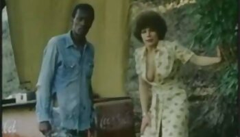 A vagabunda africana recebe duplas filme de sexo homem transando com mulher ao ar livre
