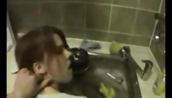 Aluna asiática vídeo pornô mulher transando com homem com um vibrador enfiado no cu