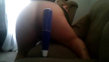 Um mulher com mulher sexo porno jovem branco Jansen Shaw gosta de foder hardcore com dois lindos garanhões pretos