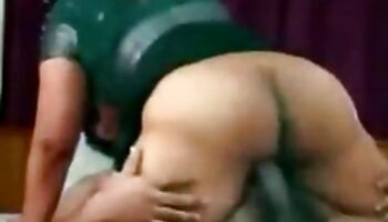 As putas dos anos 70 tocam as bocetas umas filme pornô homem com homem transando das outras
